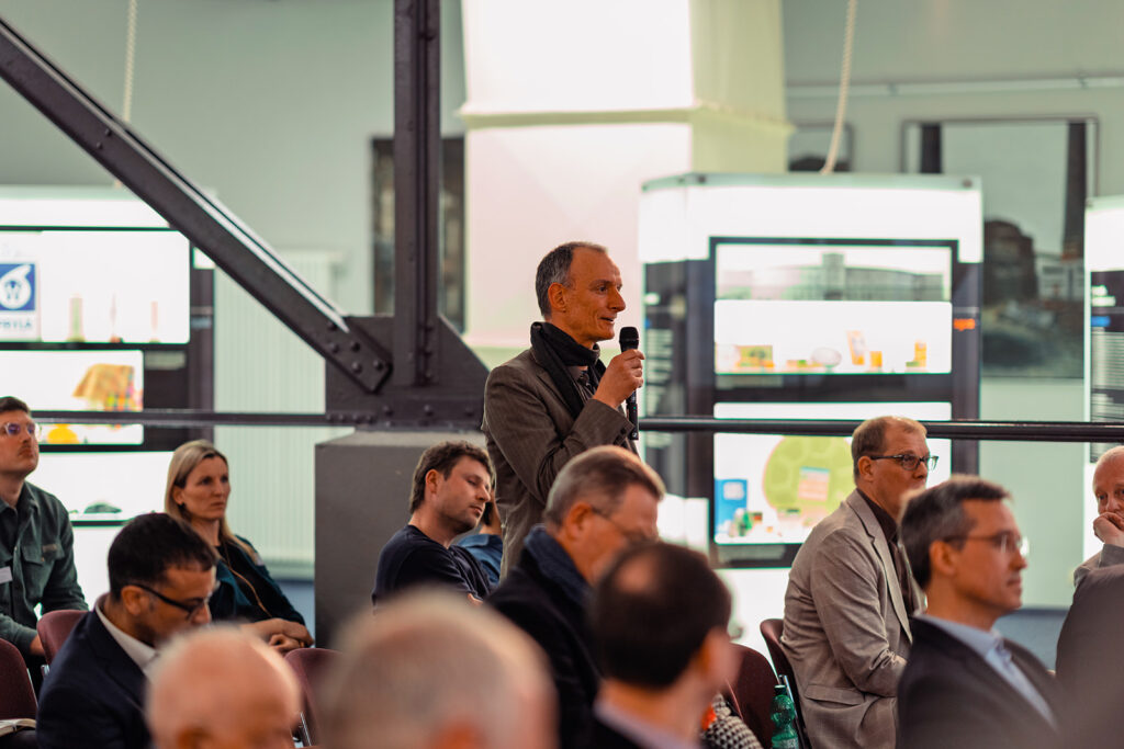 C4 Forum - Februar