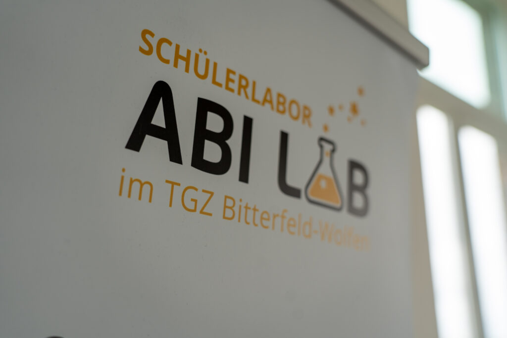 ABI LAB Logo auf einem Banner